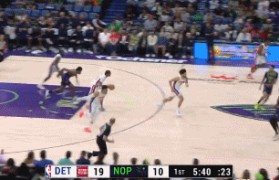 投桃报李!奥萨尔行进中不看人击地秒传 CC空切单手暴扣