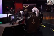 记得:T1锁第三了,想去MSI的话得赢两个BO5