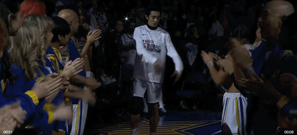 NBA名人赛?王鹤棣赛前出场 秀出戴皇冠动作致敬偶像詹姆斯