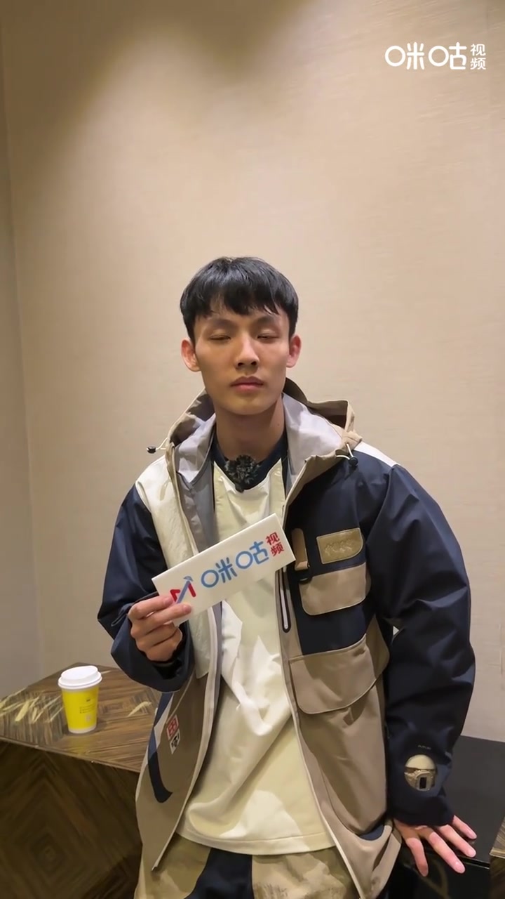 ❤️用三个词描述杜锋指导 徐杰:我的恩人、严格、细心